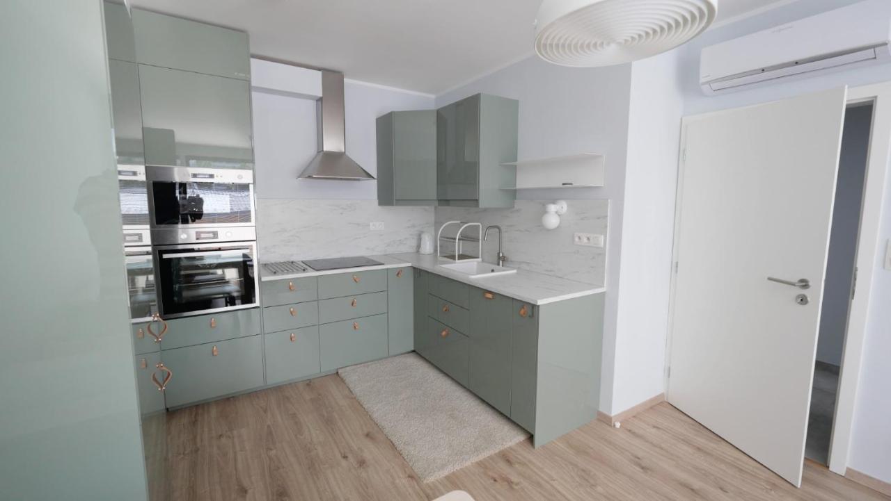 Air-Conditioned, 2 Room Apartment With Terrace Bratislava Exteriér fotografie