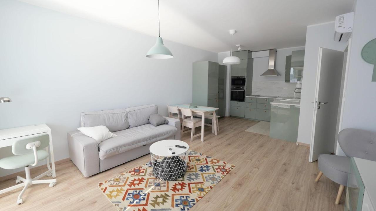 Air-Conditioned, 2 Room Apartment With Terrace Bratislava Exteriér fotografie